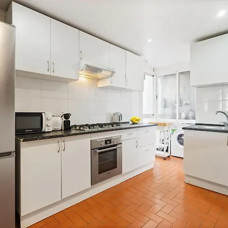 Chic 3br Retreat With Private Terrace Apartment