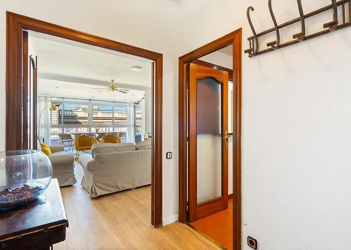 Sunny 3br2ba W Private Terrace Ac